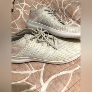 Adidas cloudfoam women size 10 with pink details